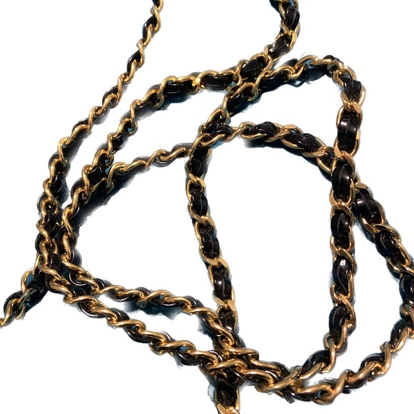 100% authentic Chanel bag! 24k hardware. Rare find. - Picture 4 of 16